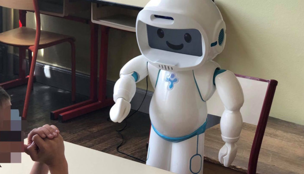 robot helping children with autism with joint attention