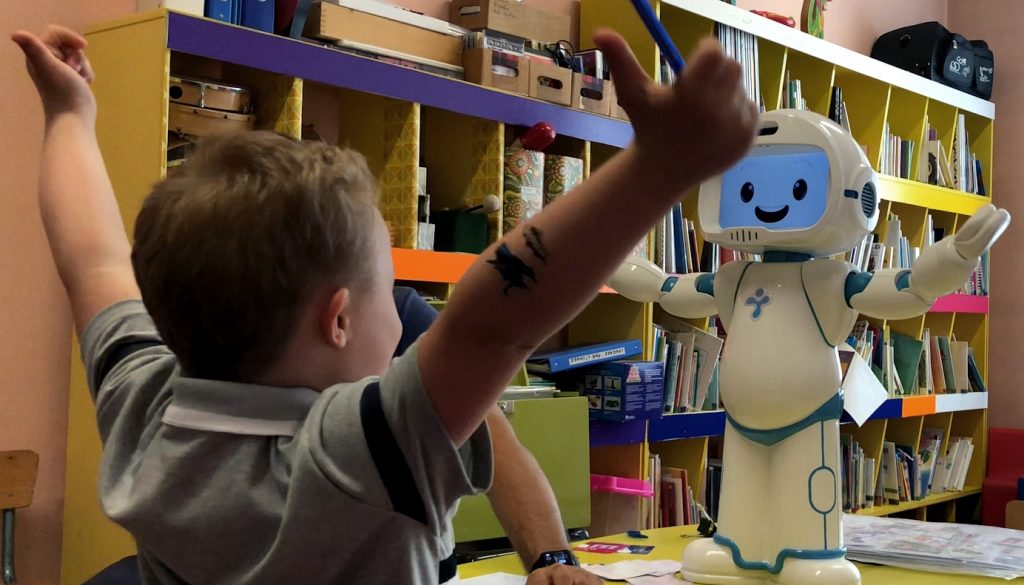 Teaching imitation to children with autism, by QTrobot for autism