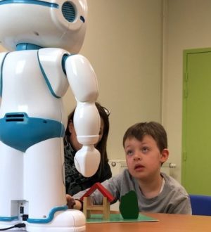 robot helping children with autism to focus