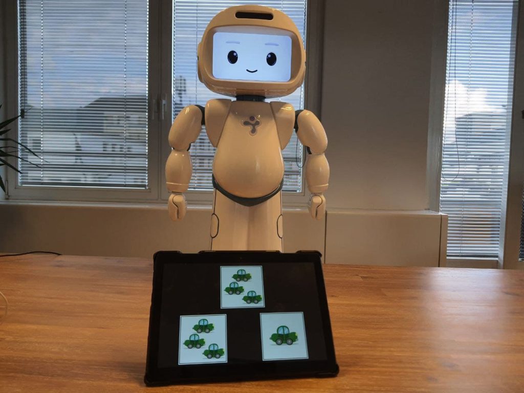 qtrobot-teaches-new-skills-to-children-with-autism-after-consistent-use