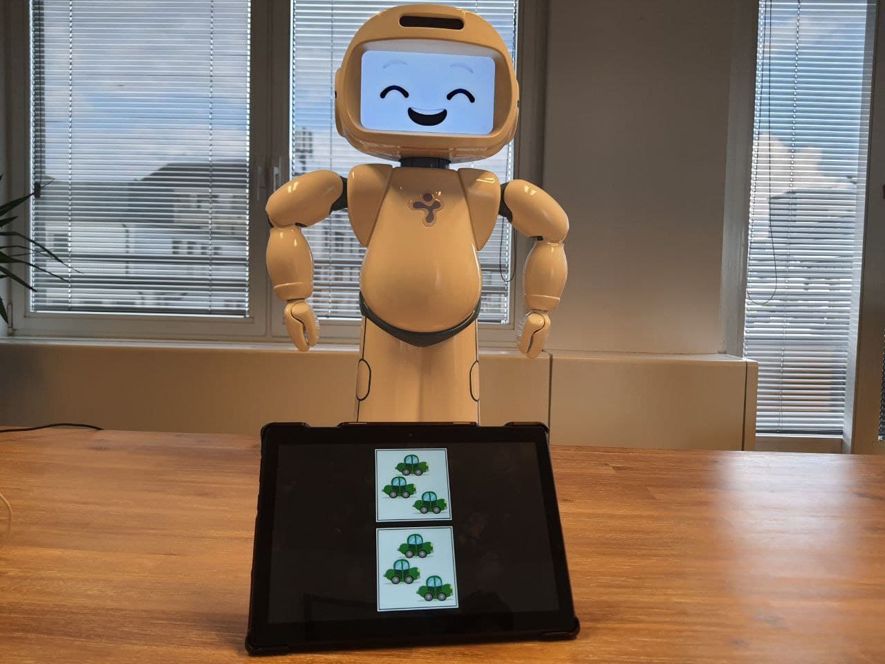 QTrobot teaching matching by quantity to children with autism at home