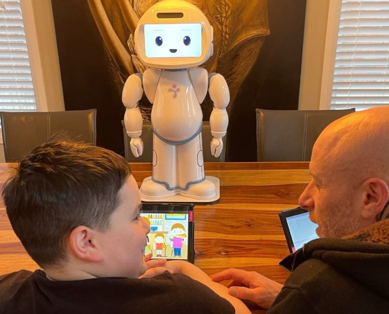 benefits for parents of children with autism as a medium of joint attention QTrobot facilitates the relation between parent and child in an educational activity at home