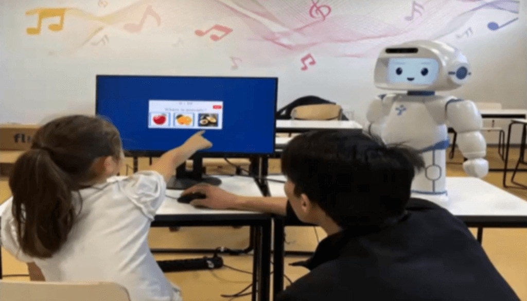 Enhancing Second Language Learning with QTrobot: A Comparative Study of Robot-Assisted Gamified Language Learning