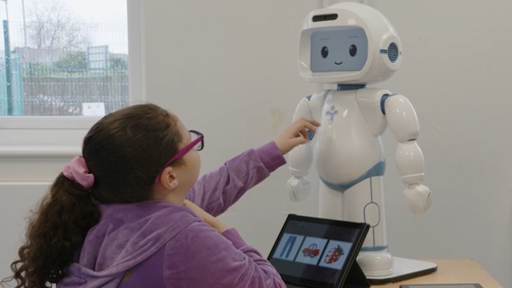 Social robot for teaching new abilities to autistic students user testimonial