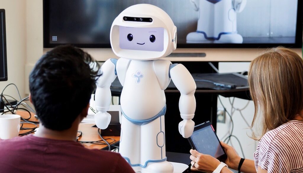 easy to code social robot for teaching programming - QTrobot