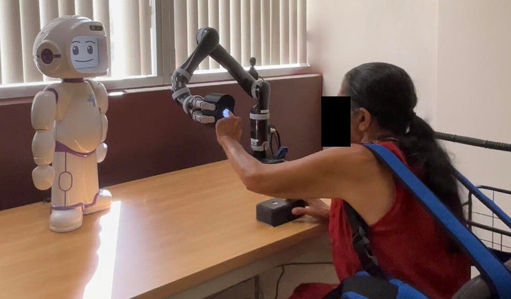 QTrobot Learns What’s Hard for You: Empowering stroke survivors with personalized and motivating rehabilitation exercises