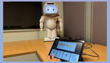 How Parents Understand AI and QT robot Transparency in Child–Robot Learning